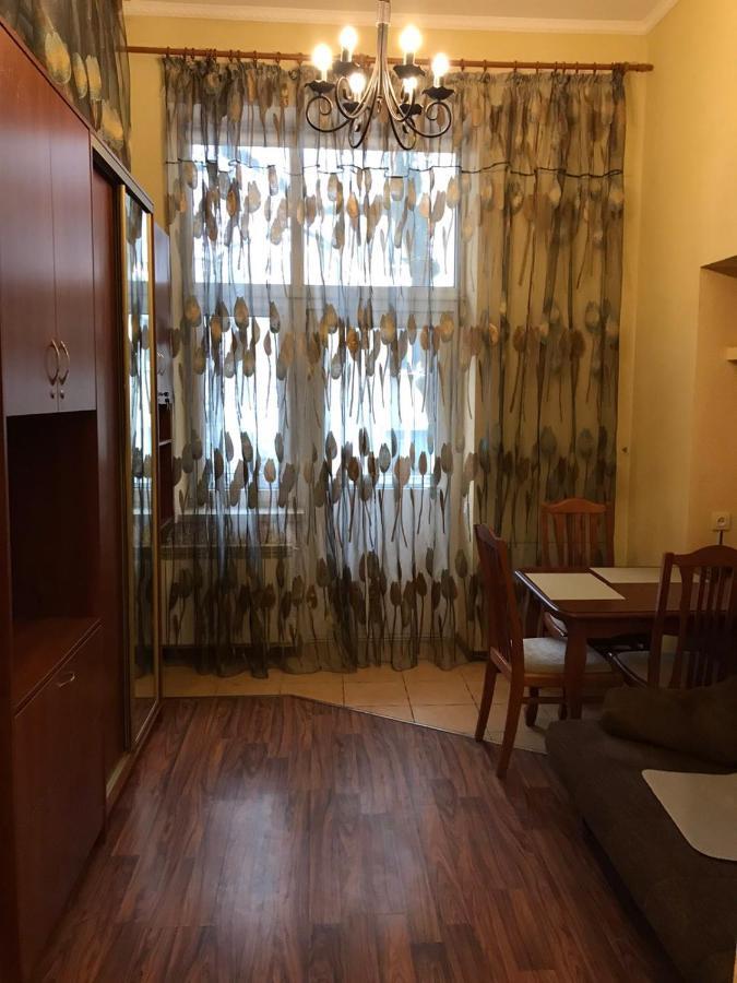 Apartments On Shevchenko Avenue Lviv Bagian luar foto